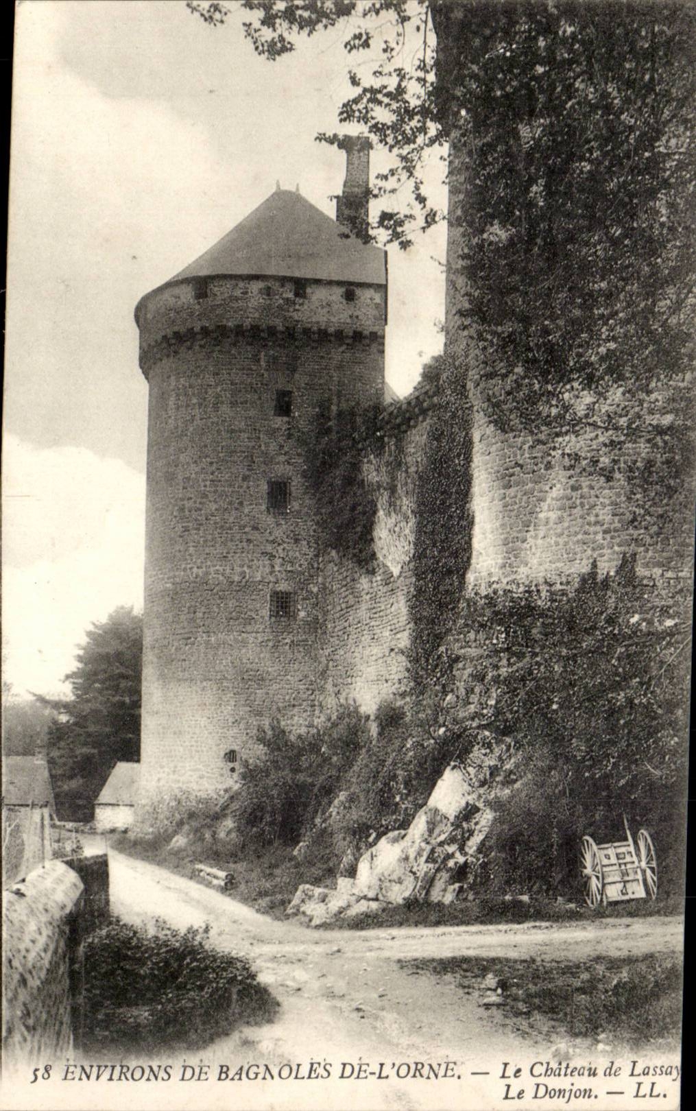 Le Château de Lassay — Le Donjon — Environs de Bagnolès-de-l'Orne — LL.