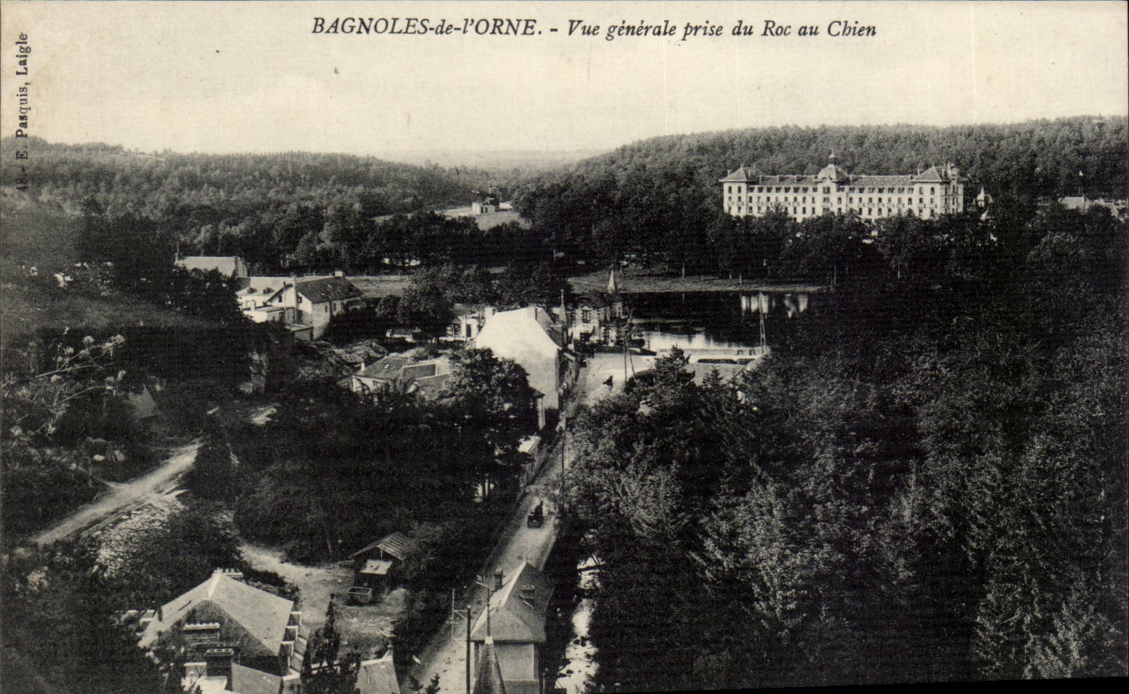 Bagnoles de l'orne CPA Vue generale prise du Roc au chien