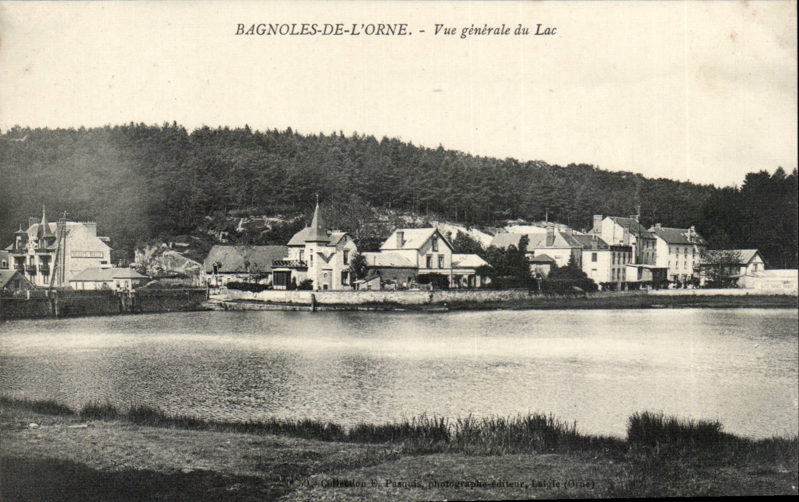 Bagnoles de l'orne CPA Vue generale du lac