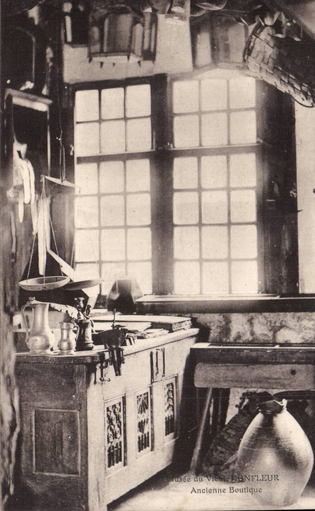 Maiso du vieux Honfleur CPA Ancienne boutique