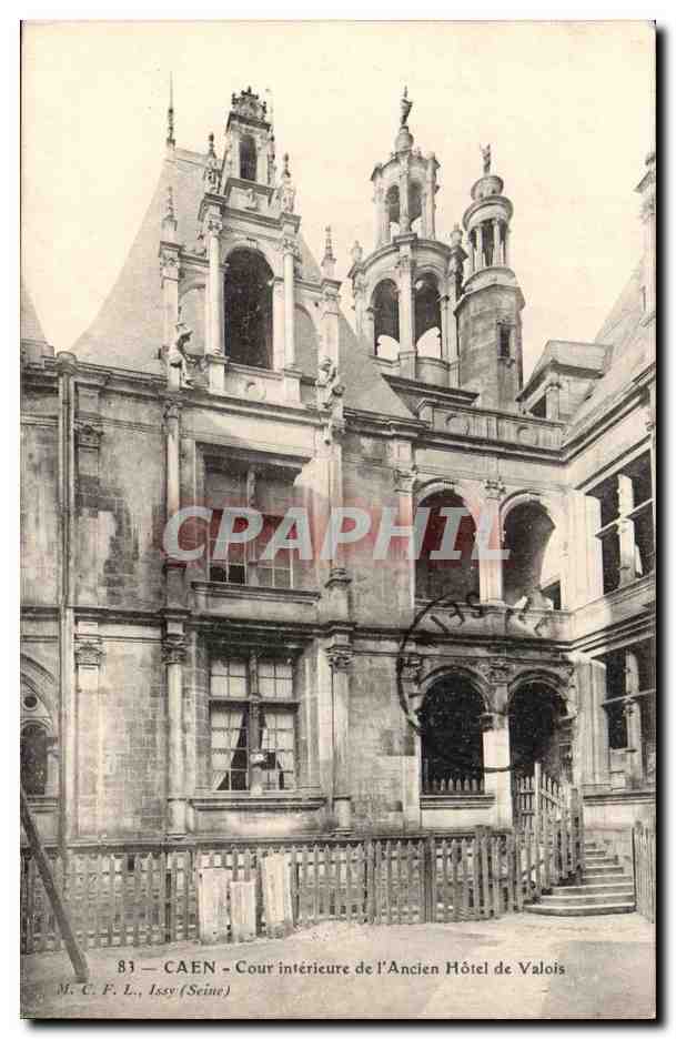 Caen CPA Cour interieure de l'ancien hotel de Valois