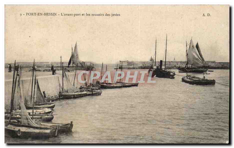 Port en Bessin CPA L'avant port et les musoirs des jetees