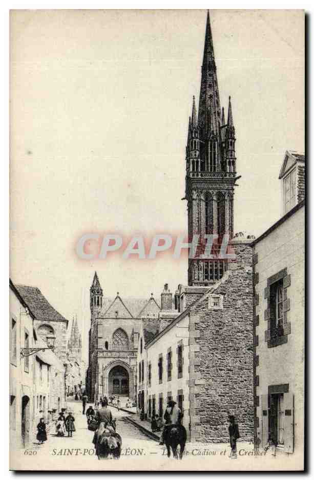 Saint Pol de leon CPA La rue Cadiou et le Cresiker