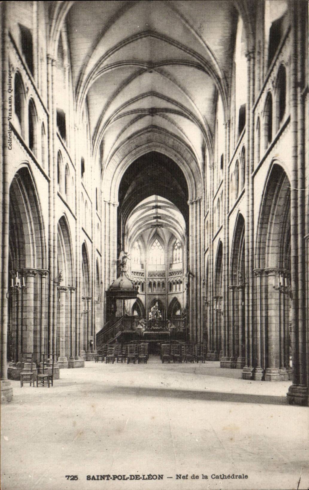 Saint Pol de Leon CPA Nef de la cathedrale