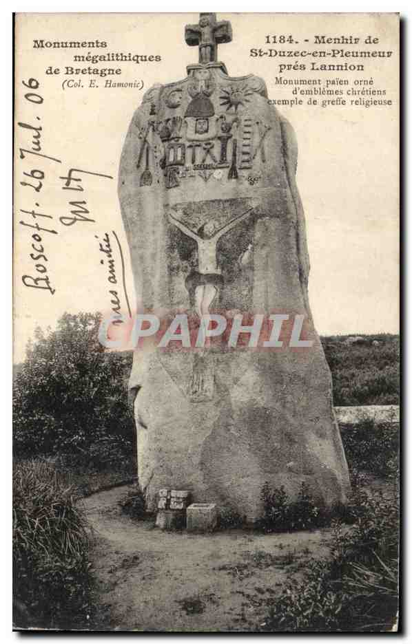 Menhir de St-Duzec-en-Pleumeur — Monument païen orné d'émblèmes chrétiens — (Col. E. Hamonic) n°1184