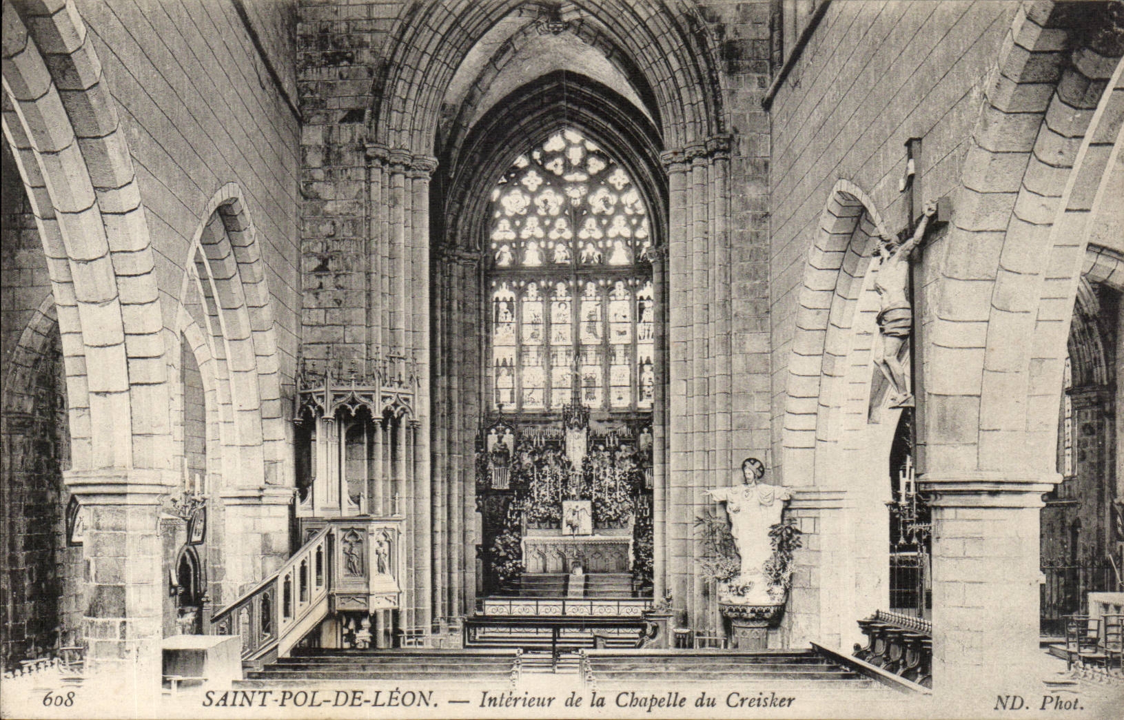 Saint pol de leon CPA Interieur de la chapelle du Creisker