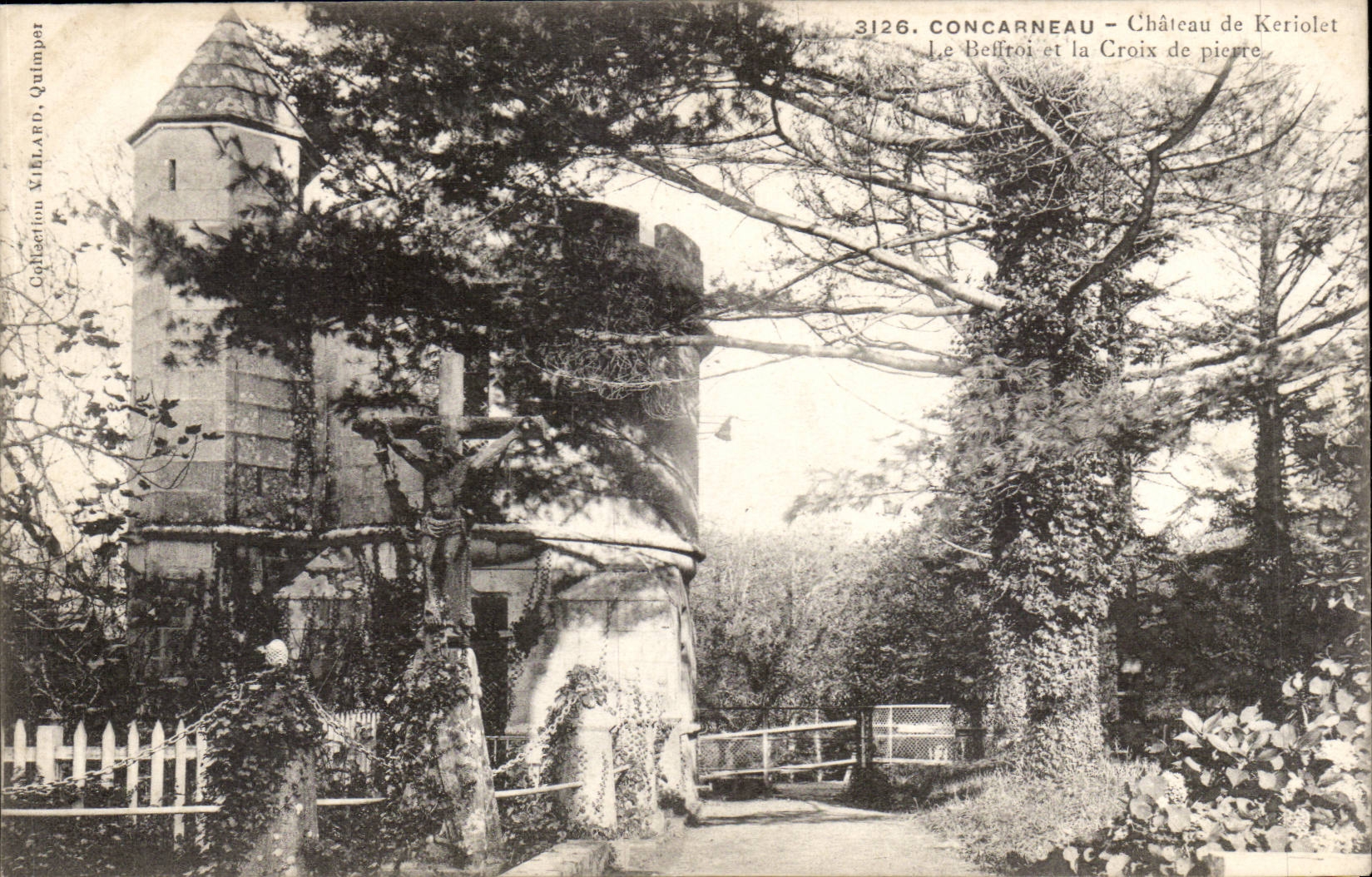 Concarneau CPA Chateau de Keriolet Le beffroi et la croix de pierre