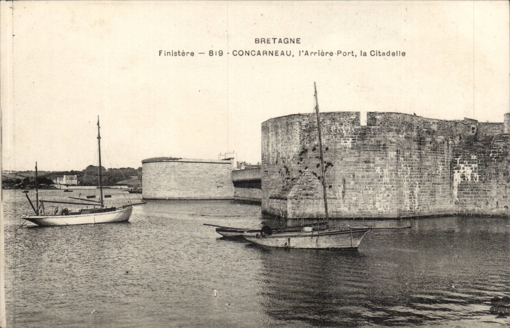 Concarneau CPA L'arriere port La citadelle