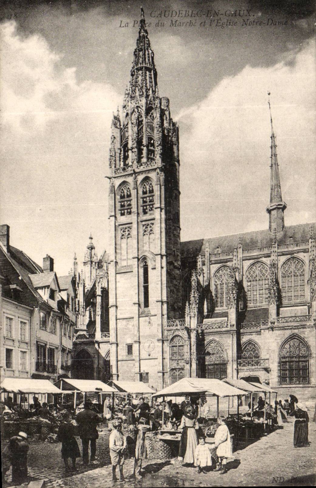 Jumieges CPA Anciennes abbaye de Jumieges La place du marche et l'eglise Notre DAme