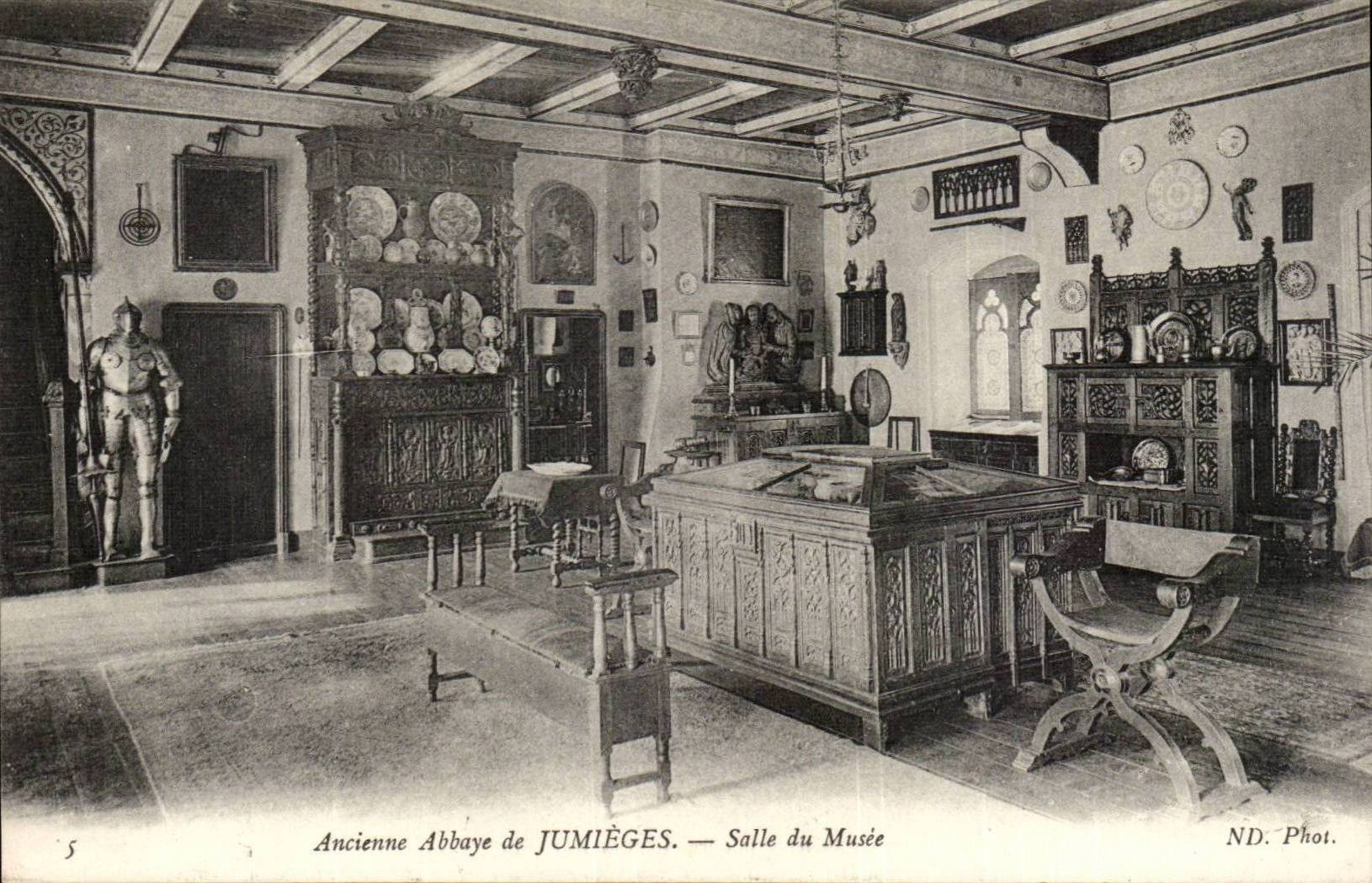 Ancienne abbaye de Jumieges CPA SAlle du musee