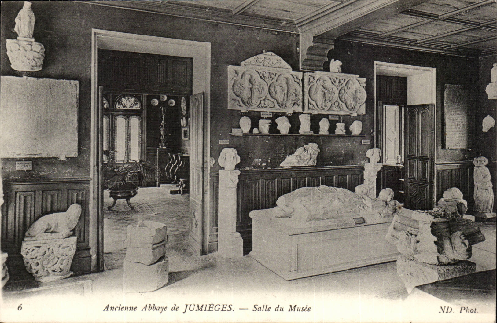 Alte Abtei von Jumièges — Museumshalle — ND. Phot.