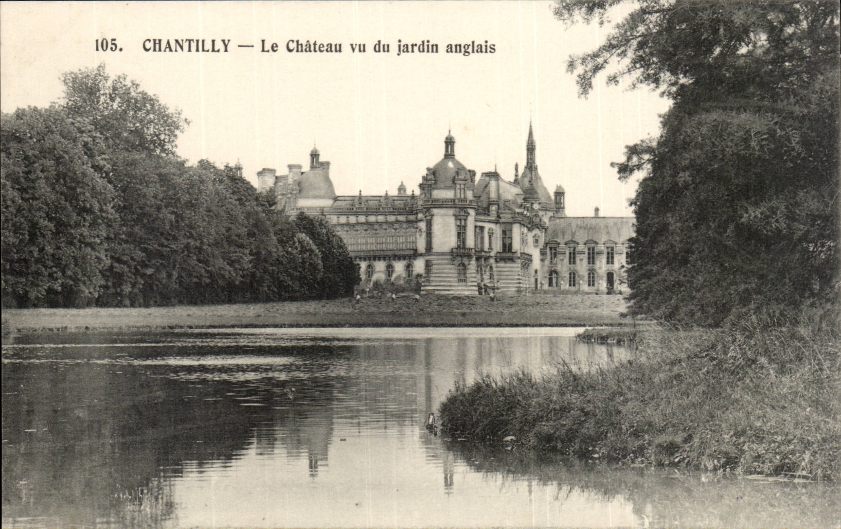 Chateau de Chantilly CPA Vu du jardin anglais
