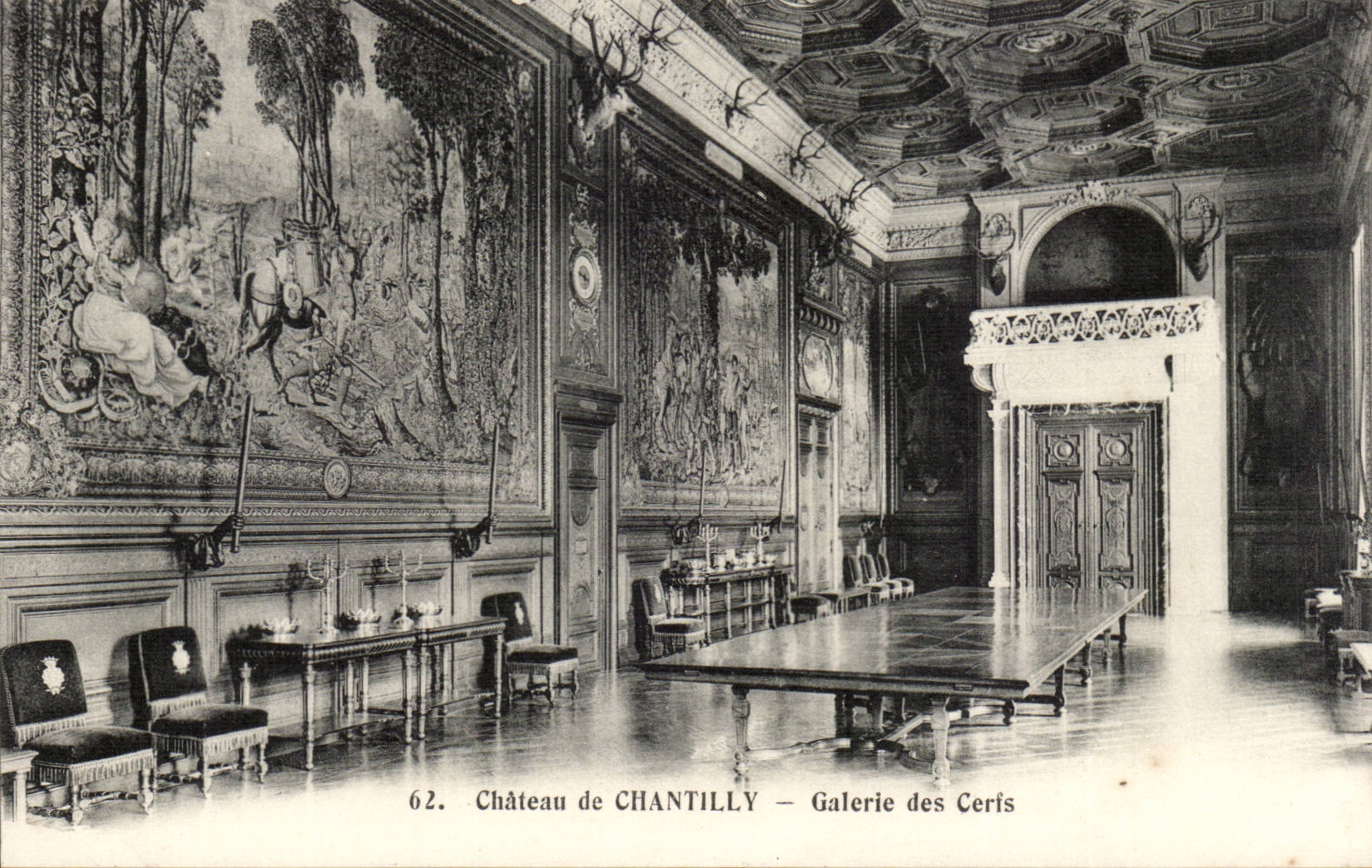 CPA Chateau de Chantilly Galerie des cerfs