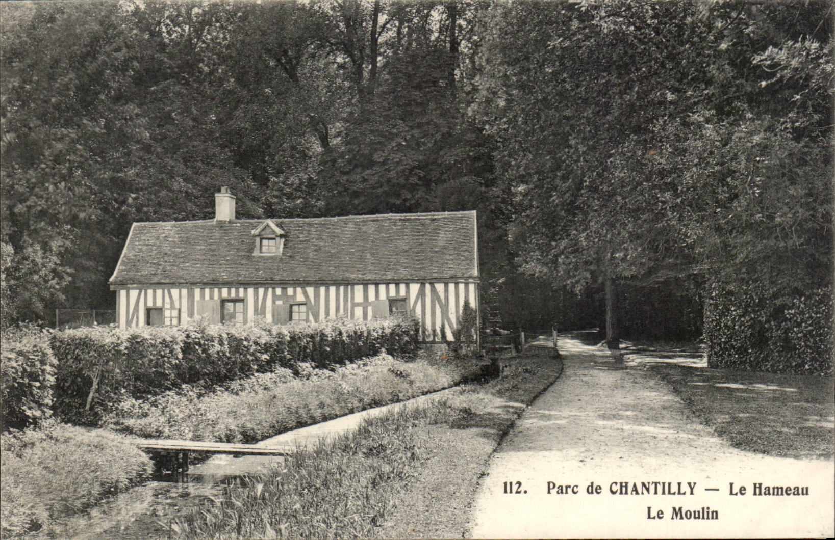 CPA Chateau de Chantilly PArc Le hameau Le moulin (mill)