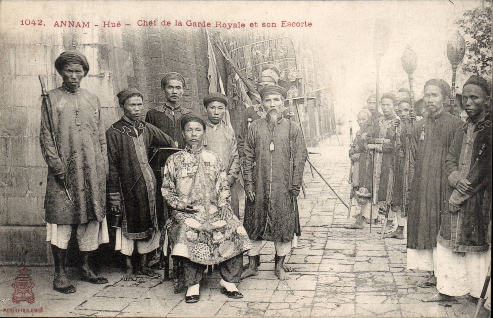 Annam - Hué - Chef de la Garde Royale et son Escorte — P. Drieu, n° 1042