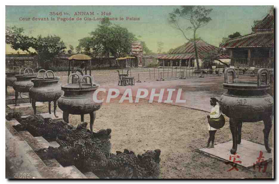 Annam Hue CPA Cour devant la pagode de Gia long dans le palais Indochine Indochina TOP