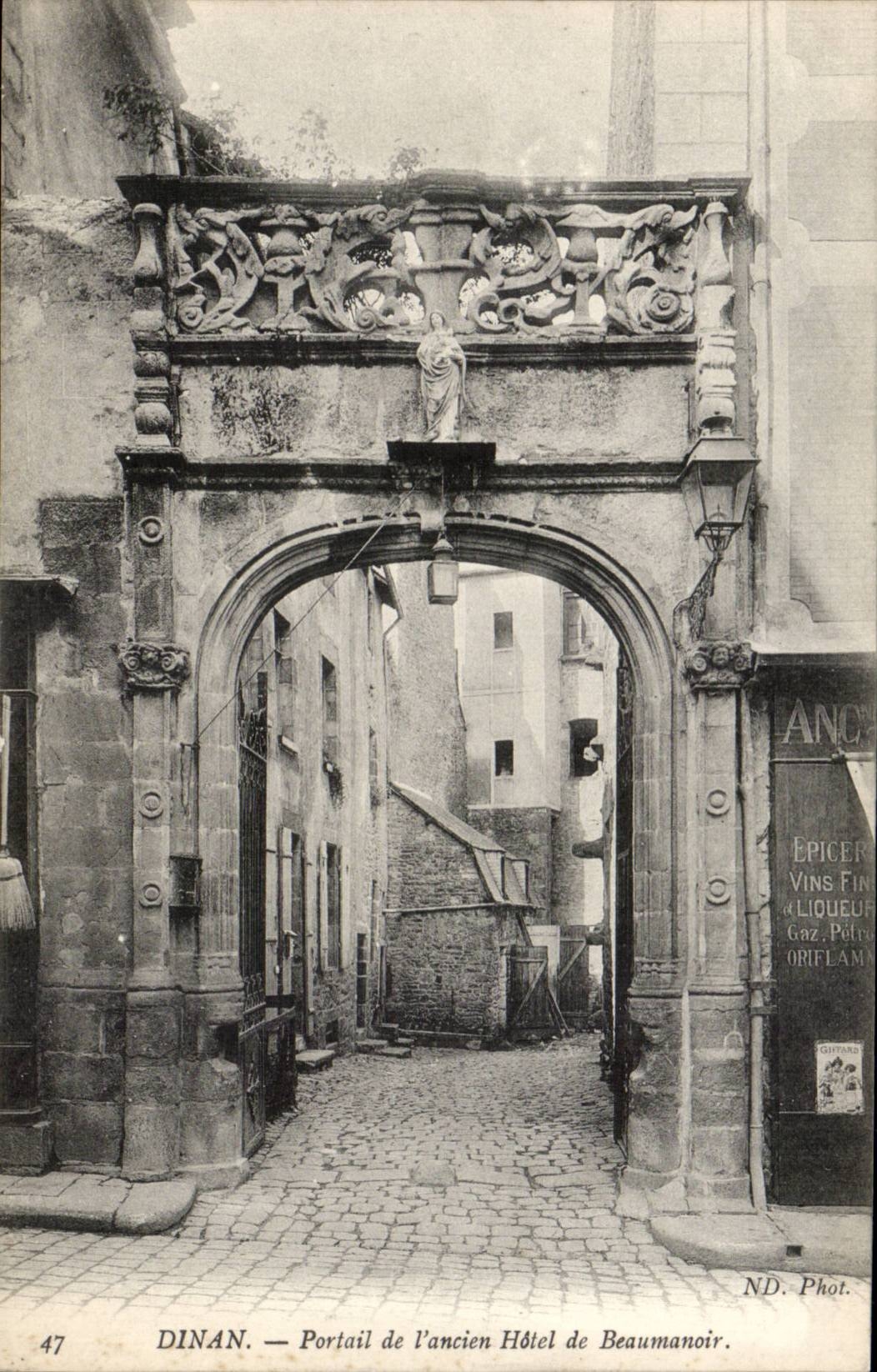 Dinan — Portail de l'Ancien Hôtel de Beaumanoir — ND. Phot. n°47