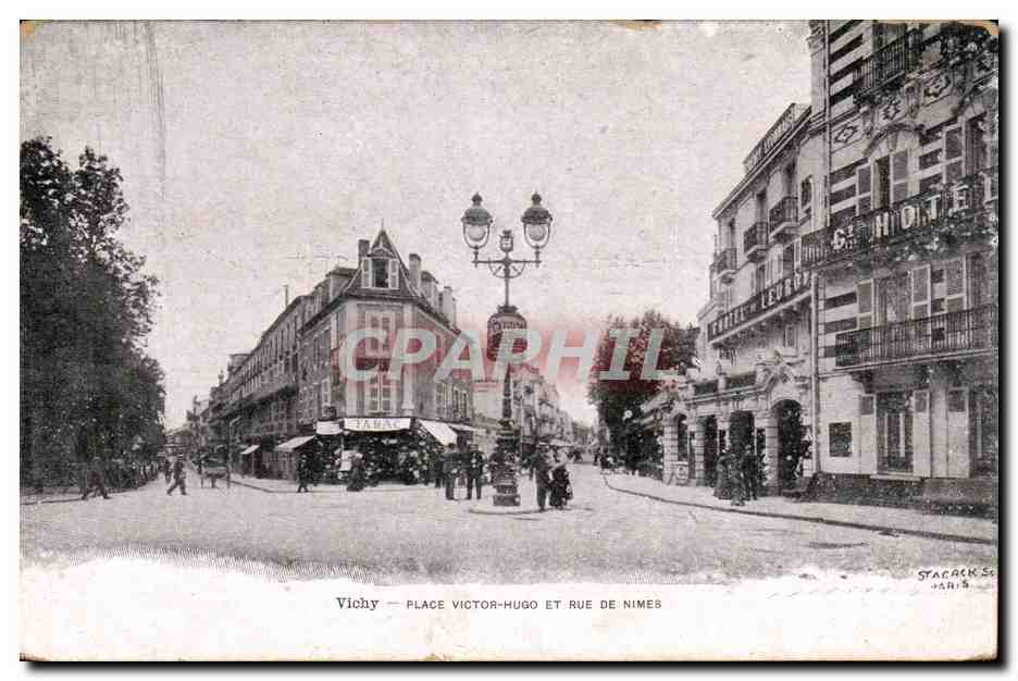 Vichy - Place Victor Hugo - et rue de Nimes - CPA 