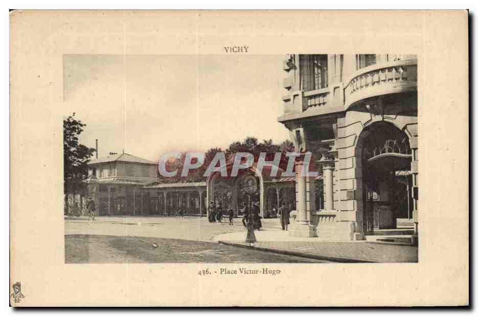 Vichy - Place Victor Hugo - CPA 
