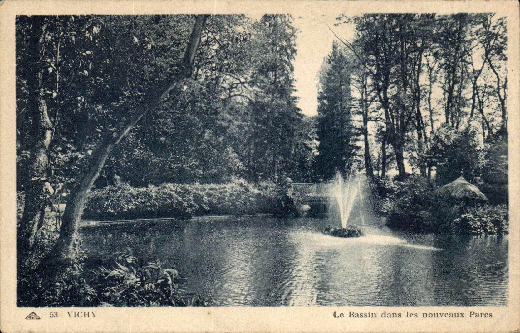 Vichy - Le Bassin dans les nouveaux Parcs - CPA 