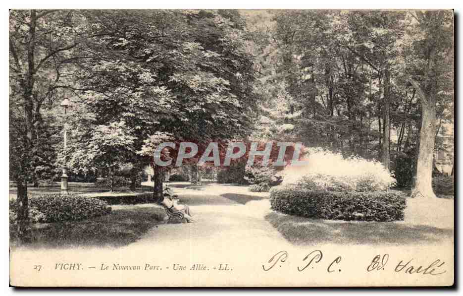 Vichy - Le Nouveau Parc - Une Allee - CPA 