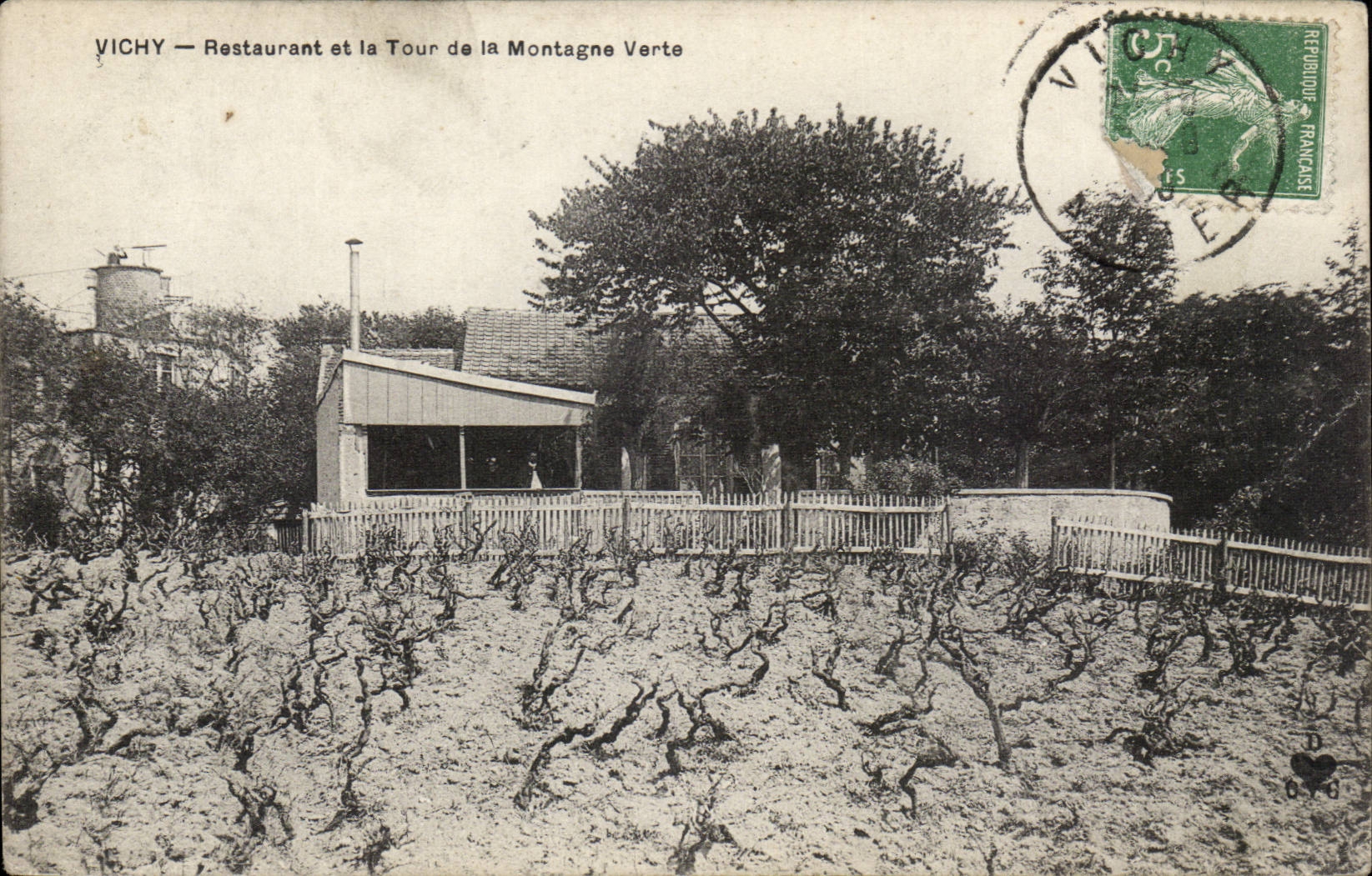 Vichy — Restaurant et la Tour de la Montagne Verte