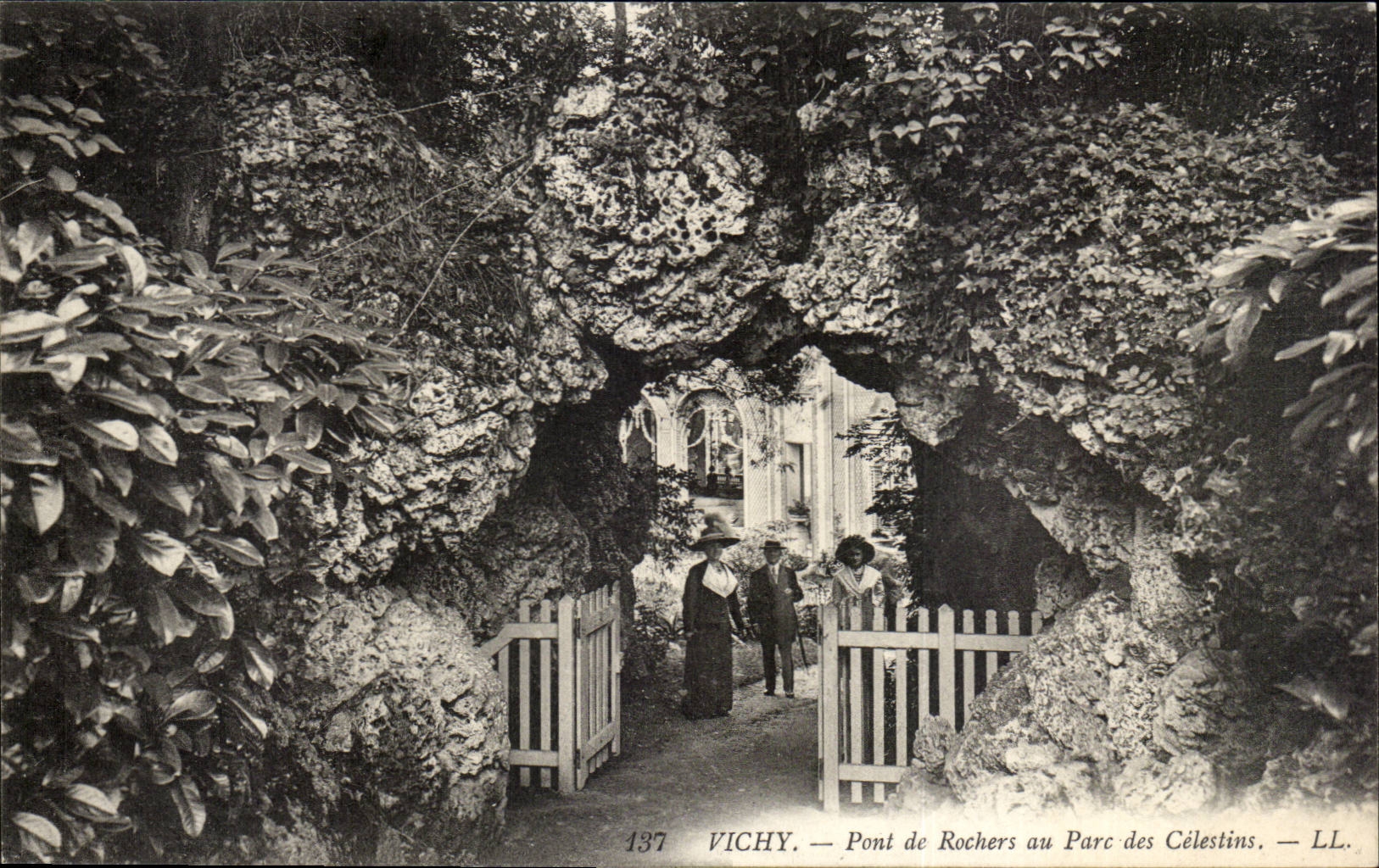 Vichy — Pont de Rochers au Parc des Célestins — LL. n° 137