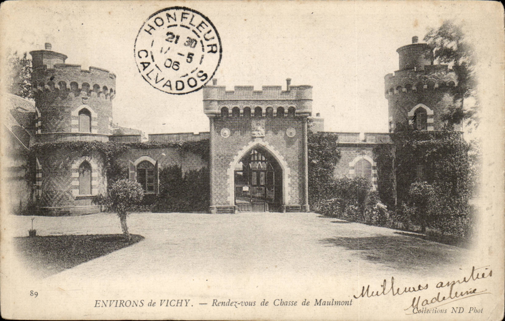 Environs de Vichy — Rendez-vous de Chasse de Maulmont — Madelene Phot