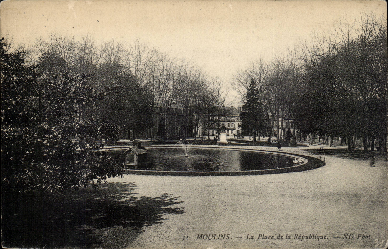 Moulins - Place de la Republique - CPA 