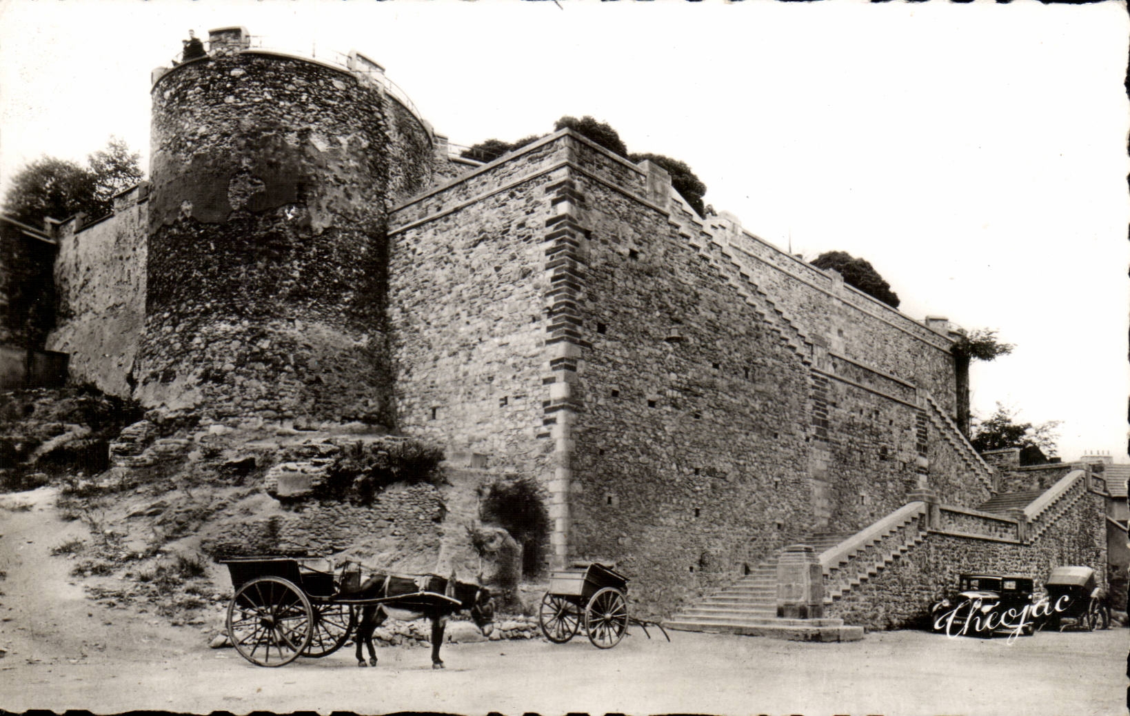 Montluçon (Allier) — Das alte Schloss und die große Treppe — Edition Jacques Rasson