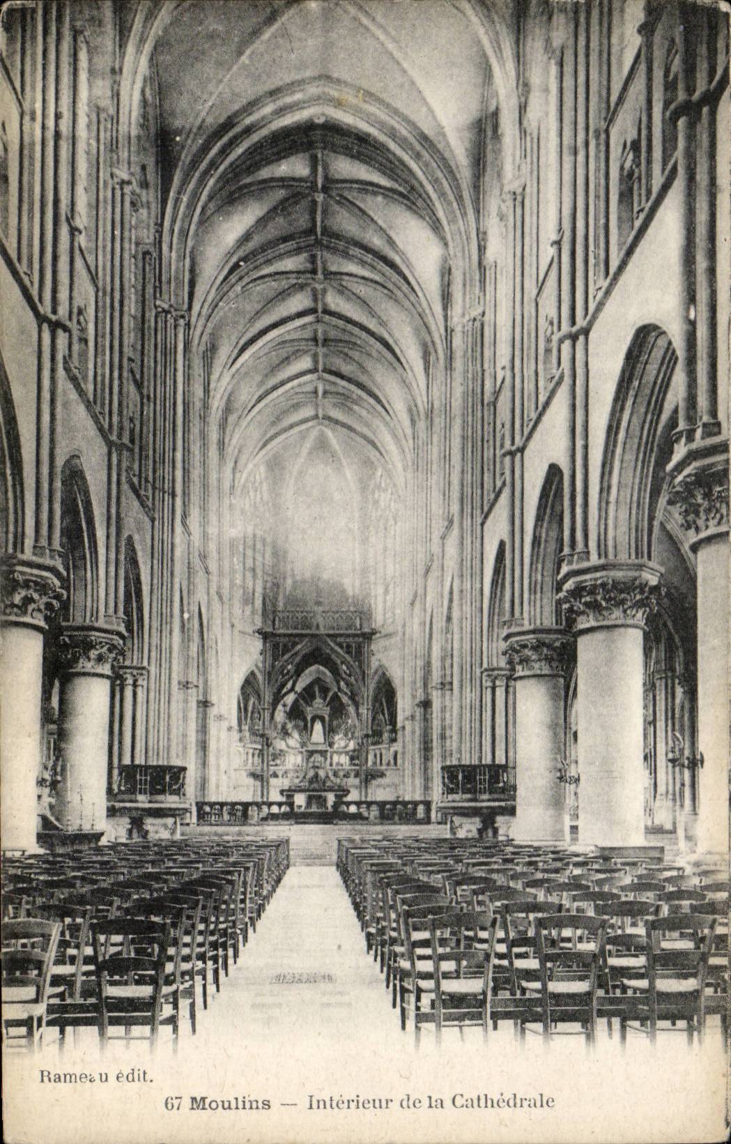Moulins - Interieur de la Cathedrale - CPA 
