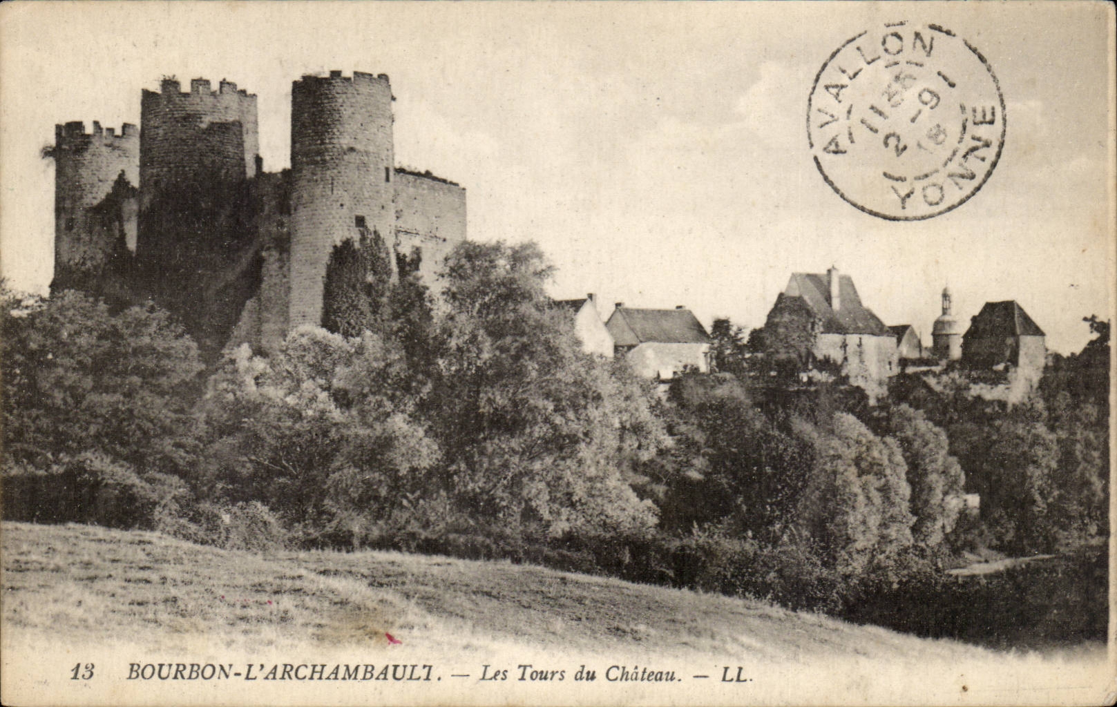 Bourbon l'Archambault - Les Tours du Chateau - CPA 