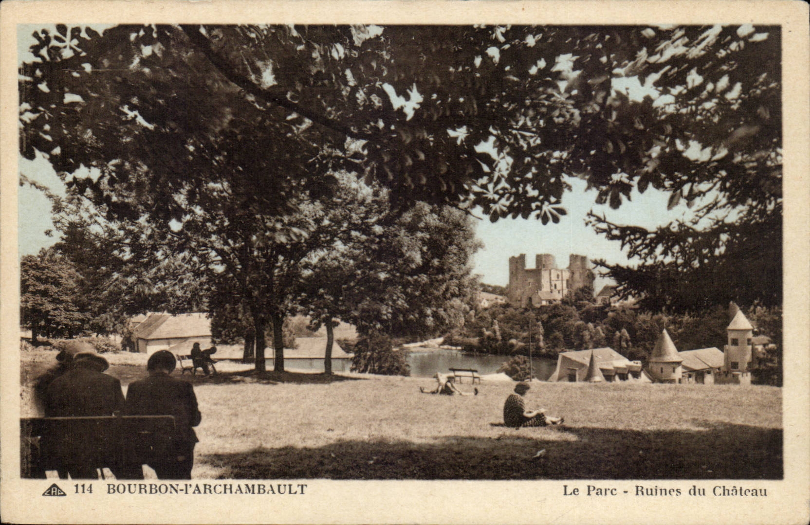 Bourbon l'Archambault - Le Parc - Ruines du Chateau - CPA 