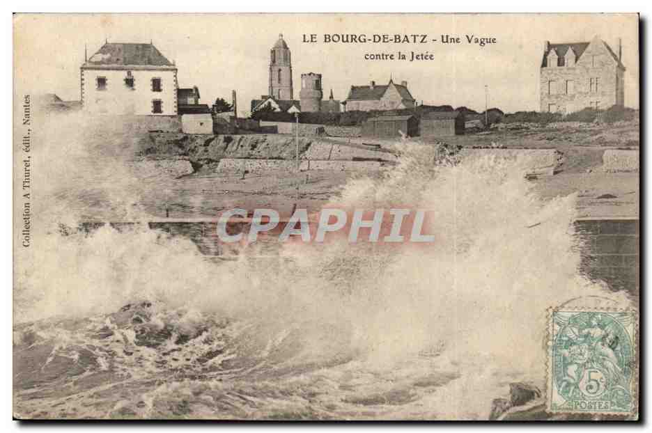 Le Bourg de Batz - Une Vague contre la Jetee - CPA 