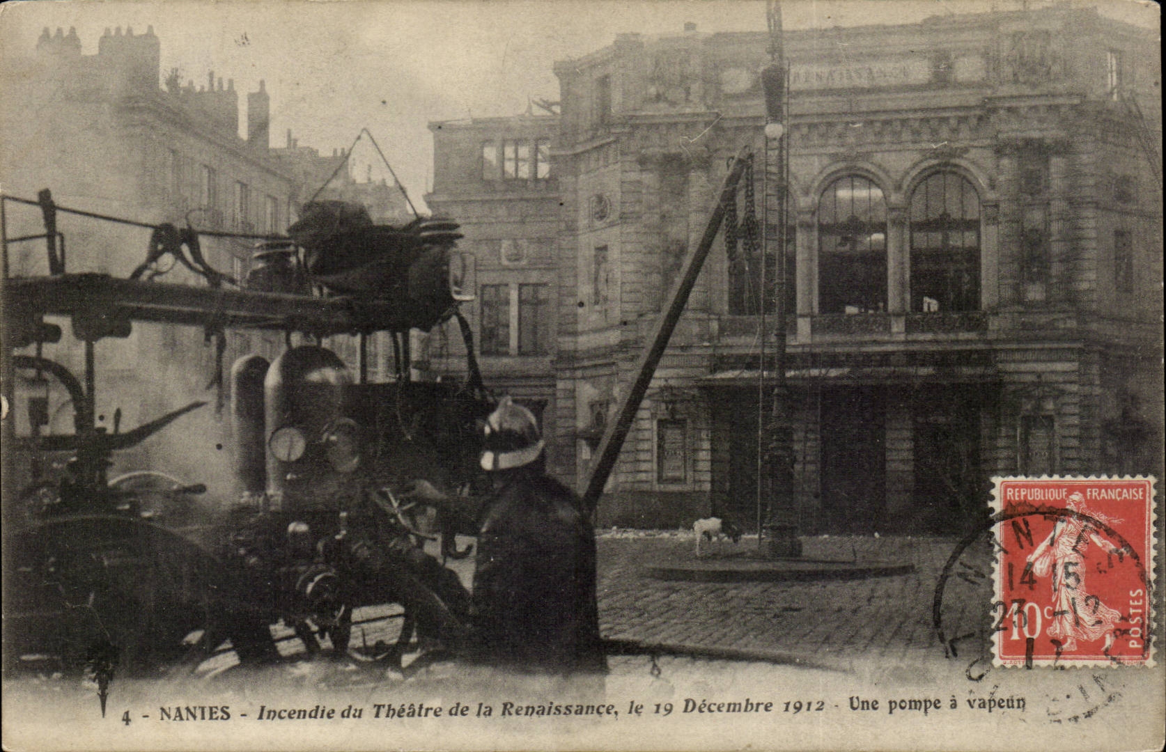 Nantes - Fire at the Théâtre de la Renaissance, December 19, 1912 — A steam pump