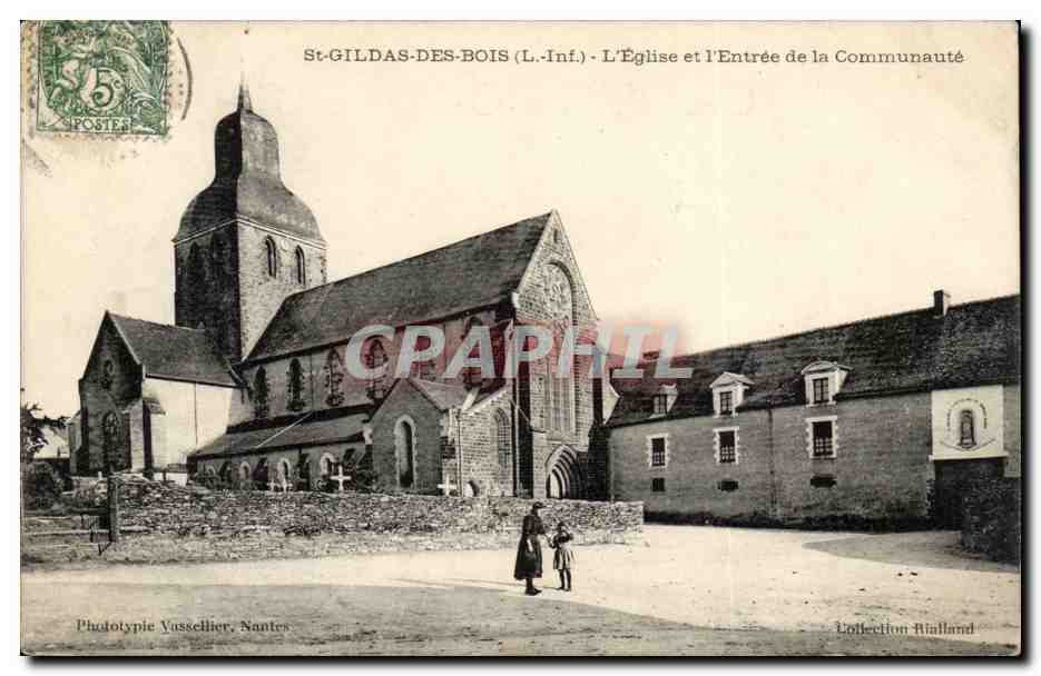 St Gildas des Bois - L'Eglise et l'Entree de la Communaute - CPA 