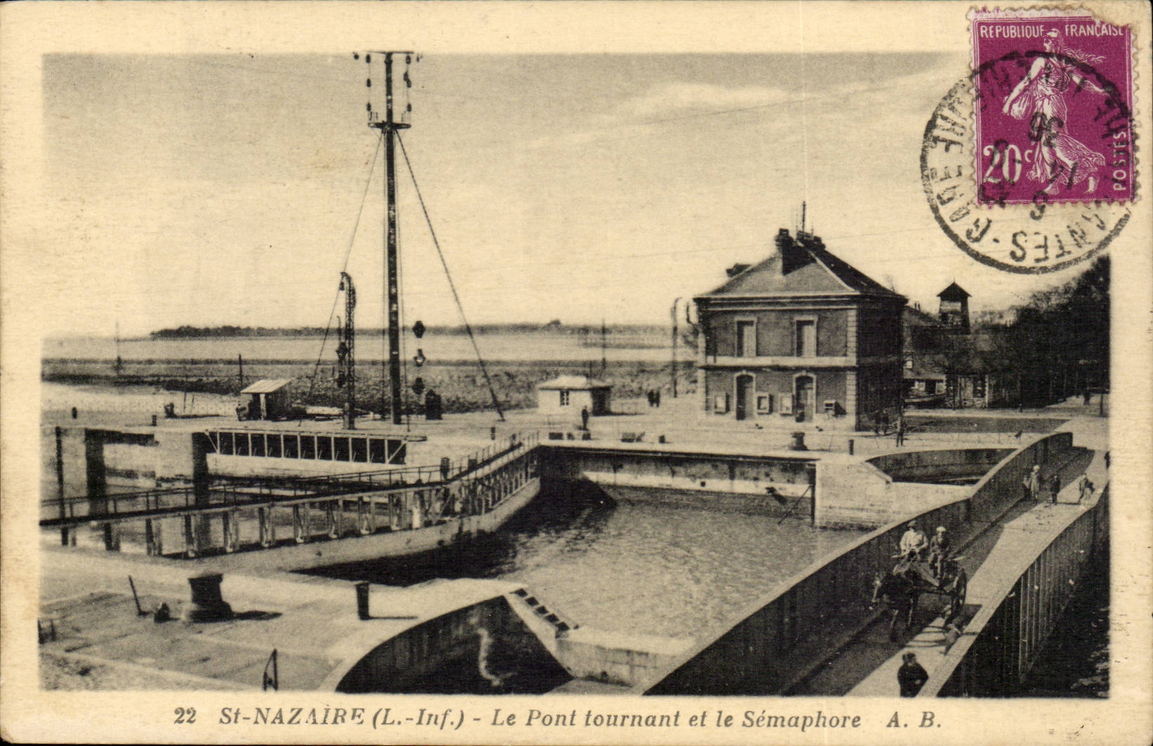 Saint Nazaire - Le Pont tournant et le Semaphore - CPA 