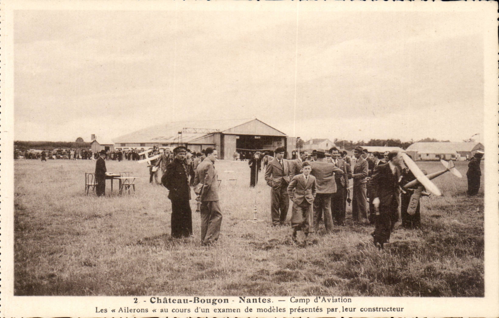 Nantes - Chateau Bougon - Camp d'aviation - Les Ailerons au cours d'un examen de modeles - CPA 