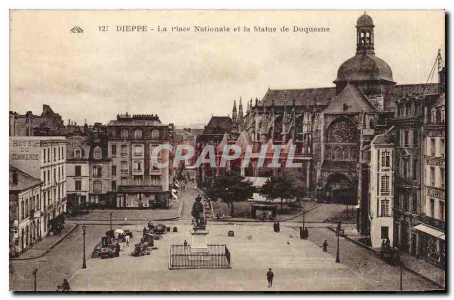 Dieppe CPA La place nationale et la statue de Duquesne