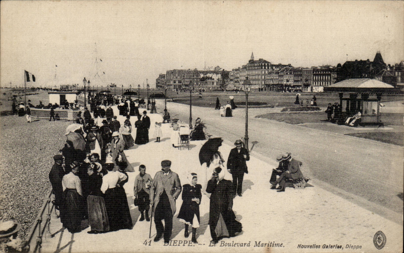 Dieppe CPA Le boulevard maritime