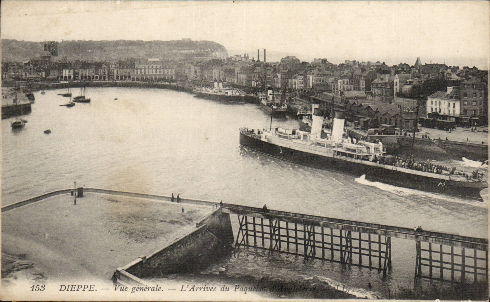Dieppe CPA Vue generale L'arrivee du paquebot d'angleterre