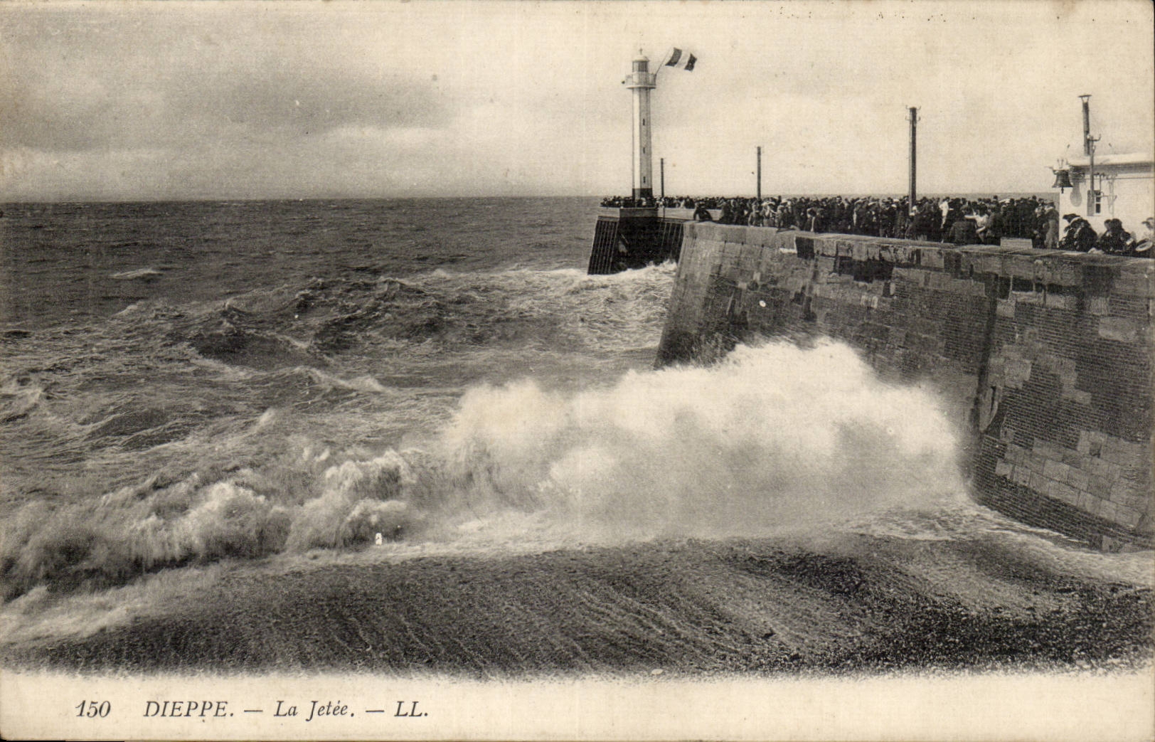 Dieppe CPA la jetee (phare lighthouse)