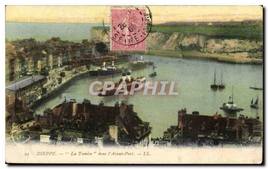 Dieppe CPA La tamise dans l'avant port