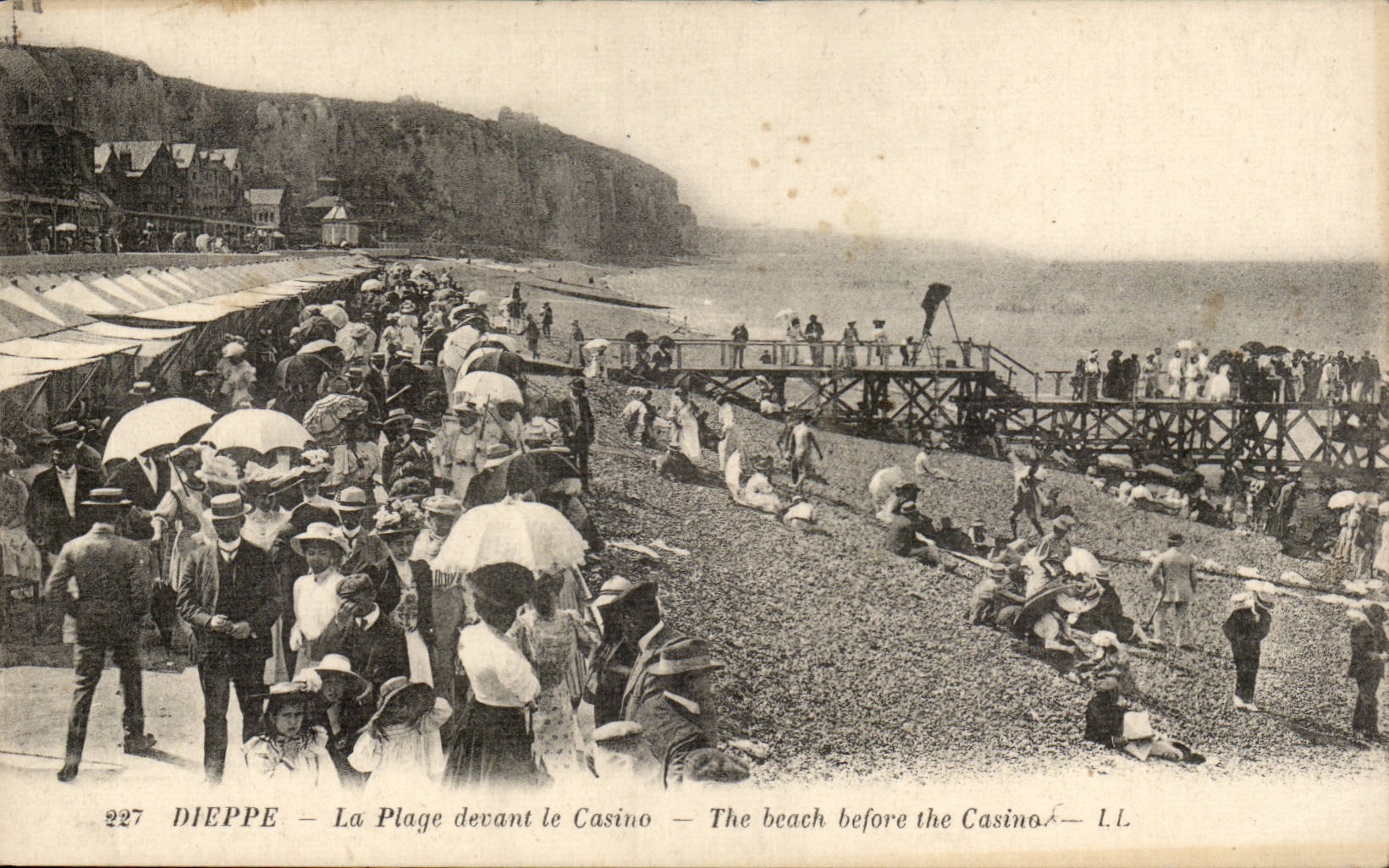 Dieppe CPA La plage devant le casino 
