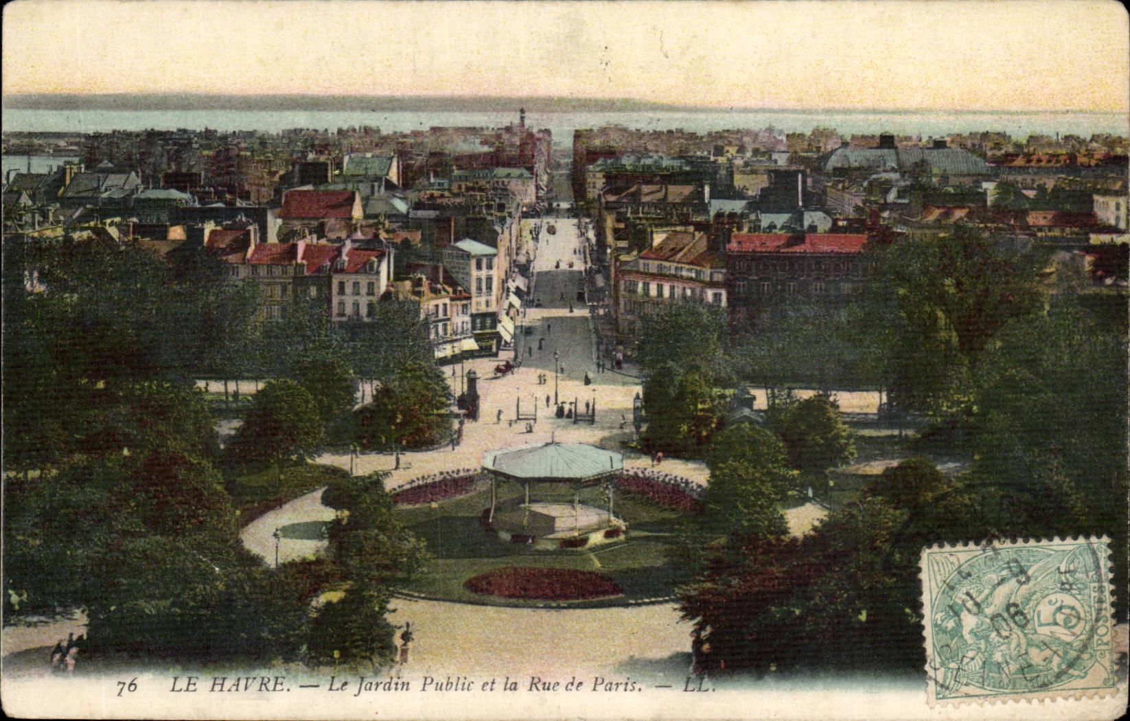 Le Havre CPA Le jardin public et la rue de paris