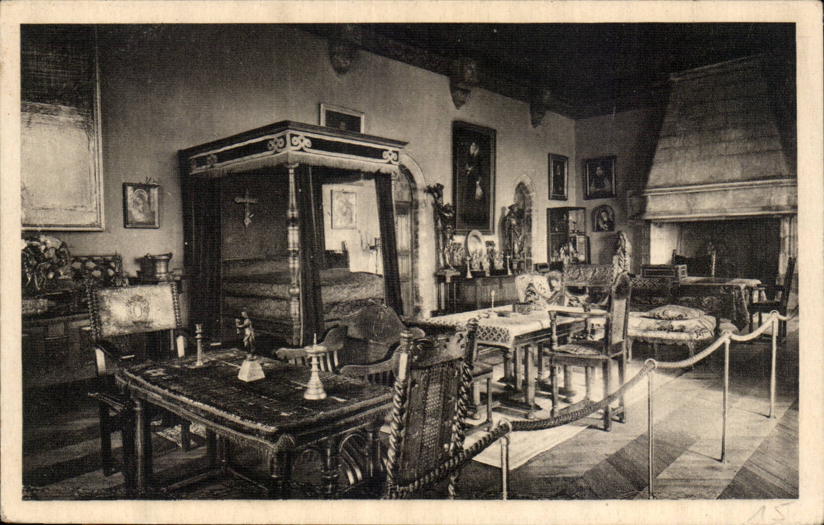 Château de Castelnau-Bretenoux — La Grande Salle — Fondation Jean Moullérat