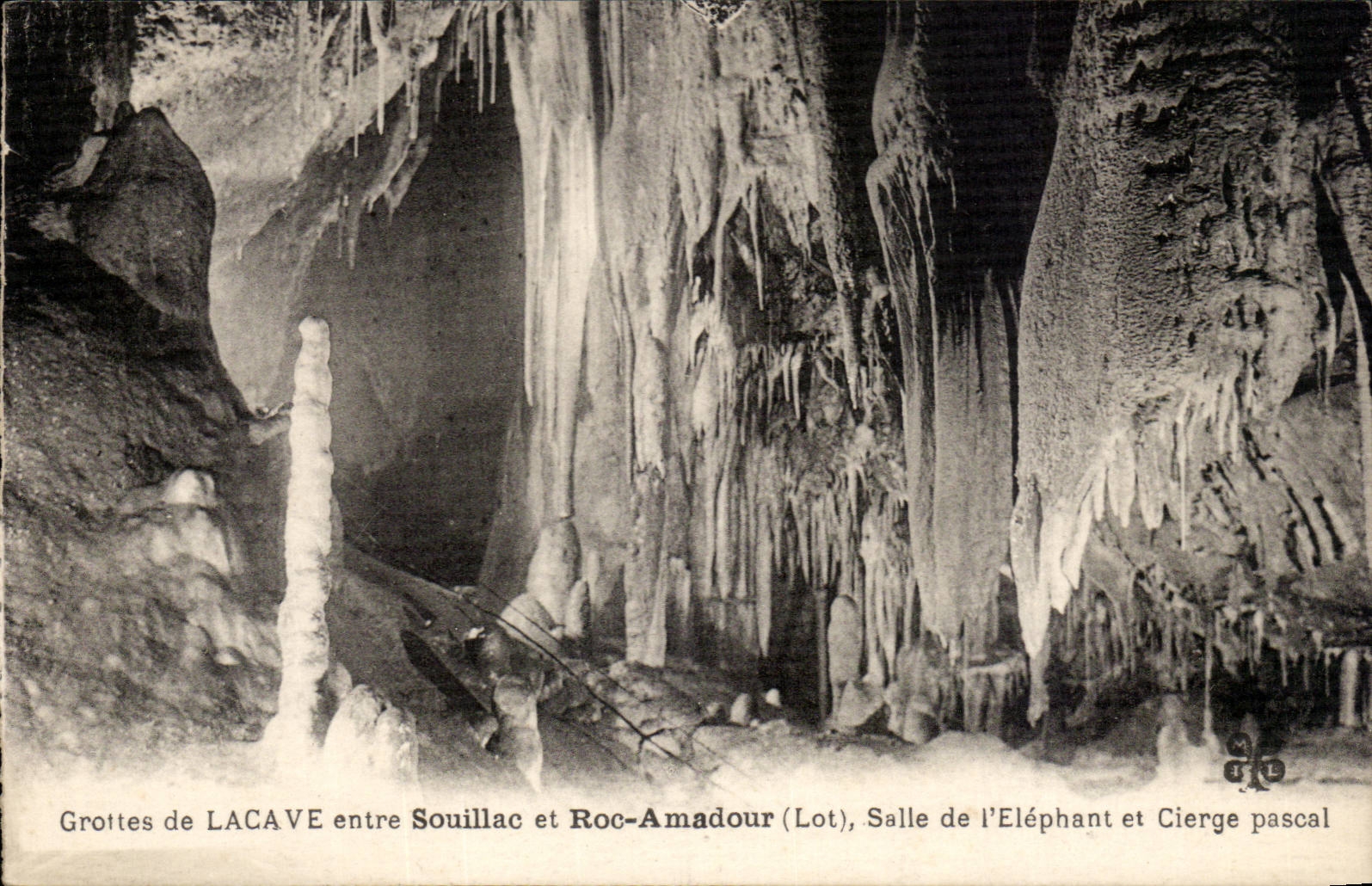 Grottes de LACAVE entre Souillac et Roc-Amadour (Lot), Salle de l'Éléphant — Cierge Pascal