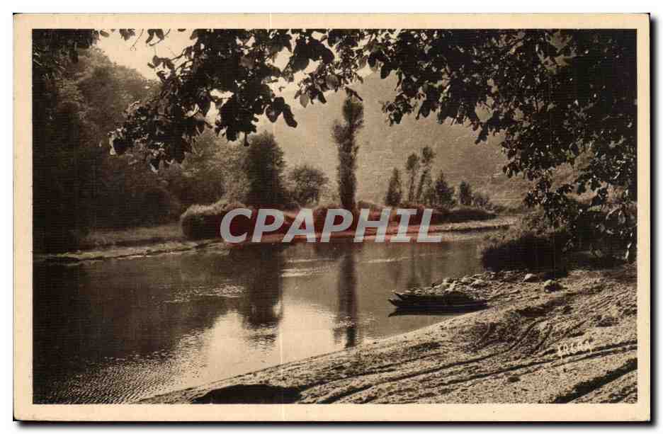 CPA Vallee de la Dordogne La riviere aux environs de Souillac