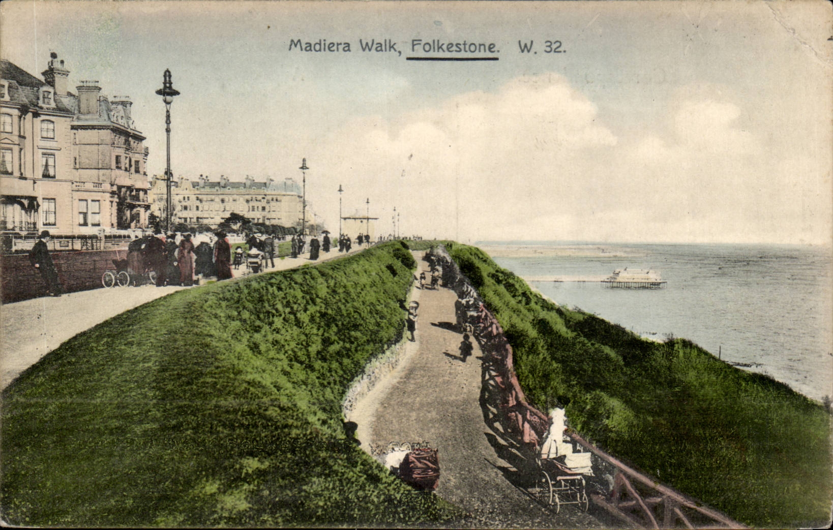 Grande Bretagne Great Britain CPA Madiera Walk Folkestone