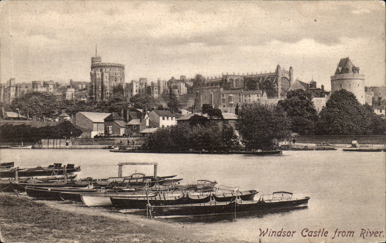Grande Bretagne Great britain CPA Windsor castle from river